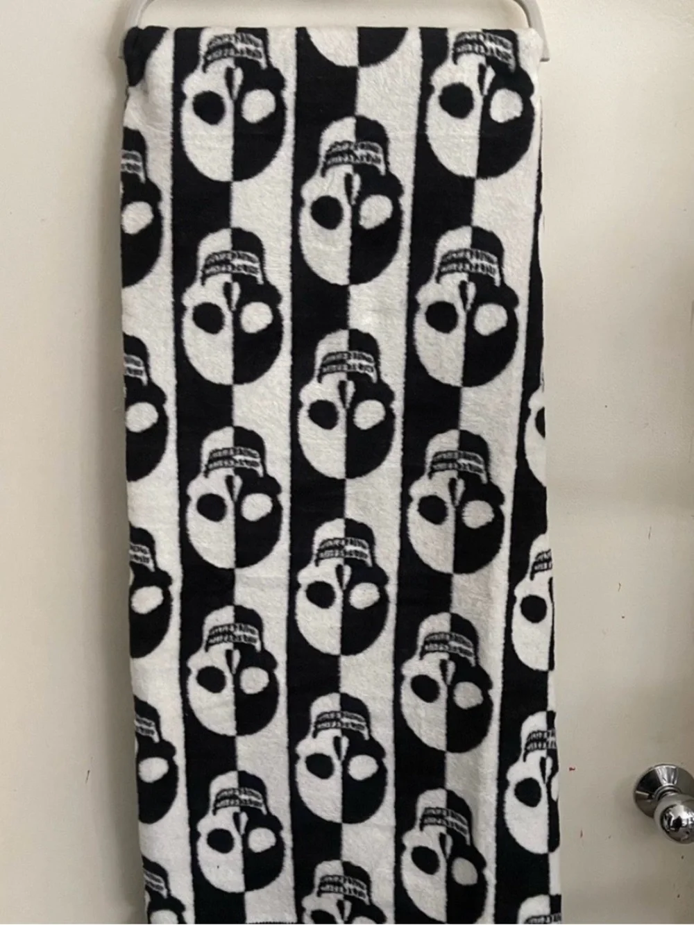 Docofil Black & White Skull Throw